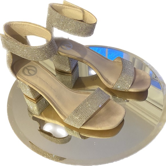 Dress shoes for that really special occasion. The Wishbone Collection. Size 8. - Picture 1 of 4